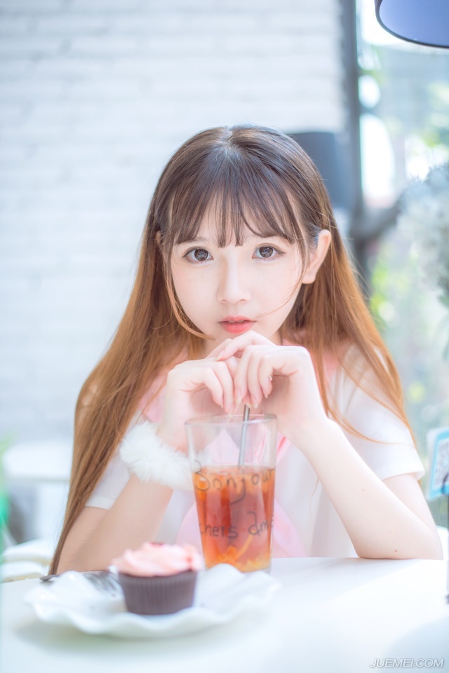 在这个纷绕的世俗世界里，能够学会用一颗平常的心去对待周围的一切，也是一种境界。